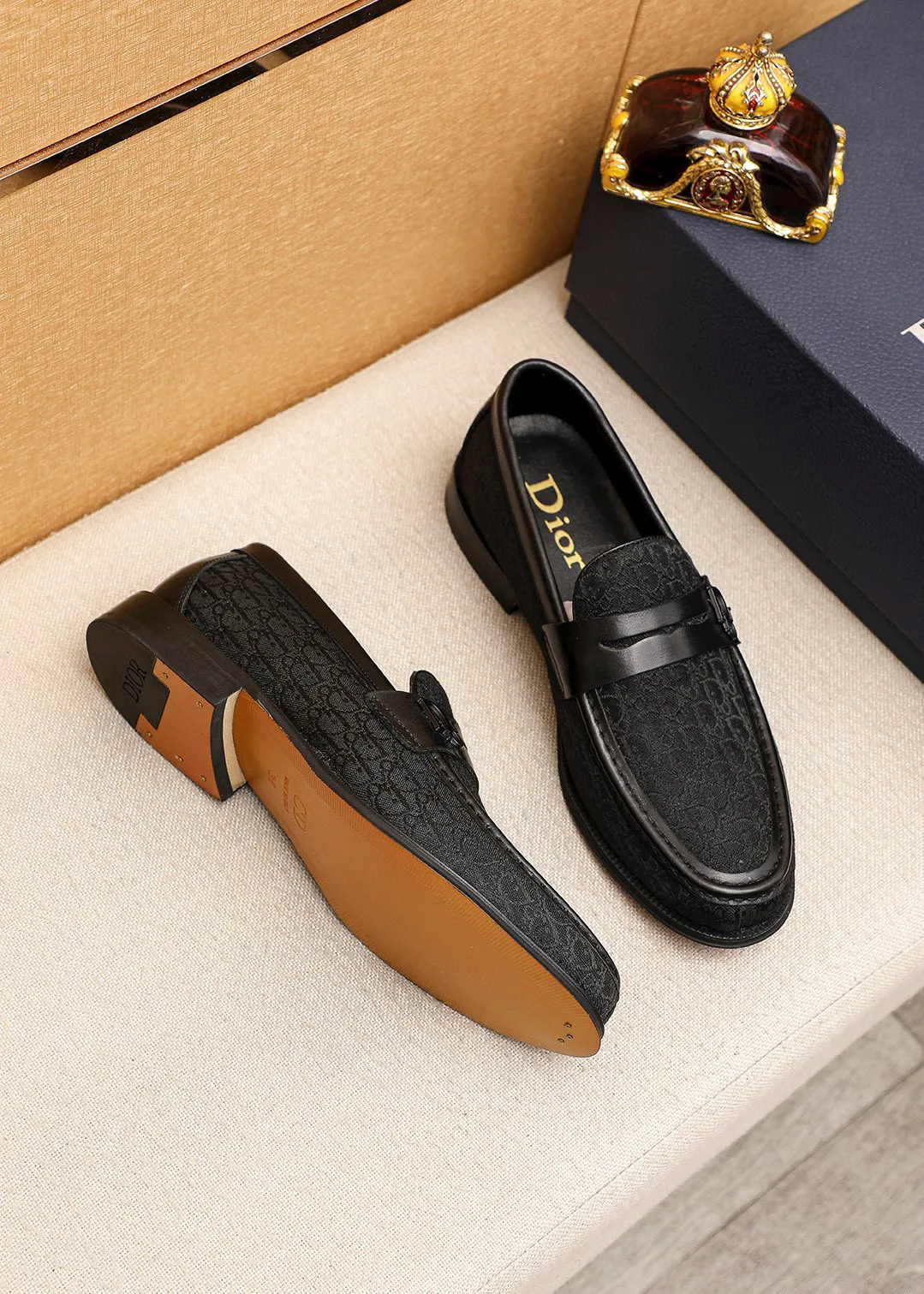 Men's shoes 💰480 💐 Product trademark: Dior "Dior" casual leather shoes Regular size: 39-44 (38.45.46🉑️Customized) Product materials: Selected Italian imported first-layer calfskin upper, imported water-dyed 🐂 cowhide lining. Strong three-dimensional visual effect, original outsole color: 2 colors available
